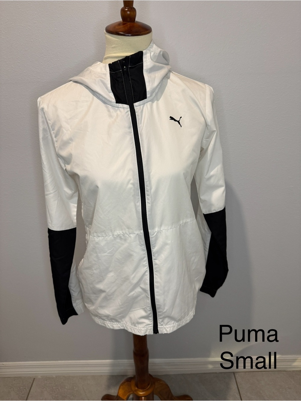Puma White Jacket with Black Accents Women’s Utility Windbreaker